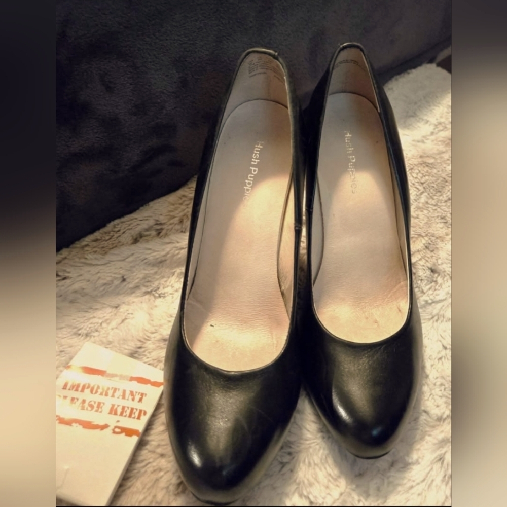 Ladies Black Leather Hush Puppy Heels. Size 8M
